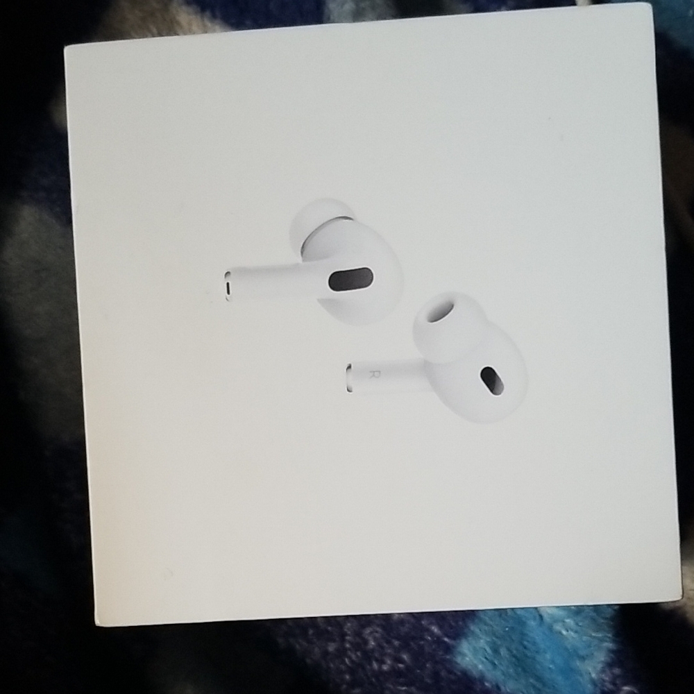 Apple AirPods Pro in Classic White